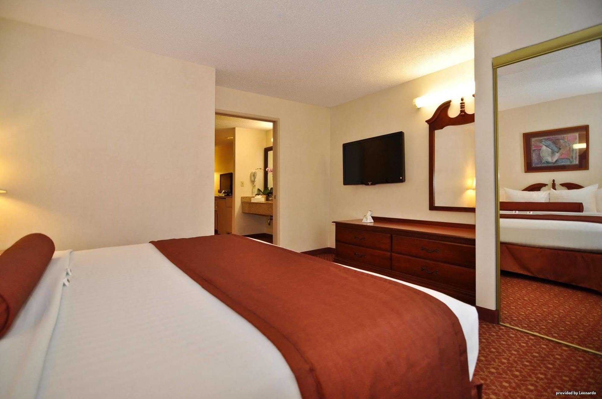 Best Western Carlton Suites Birmingham Room photo